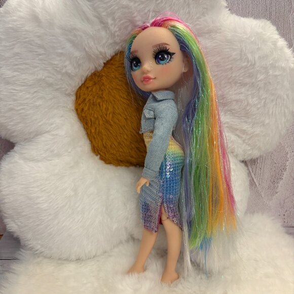 Rainbow High Amaya Raine Shimmer 11" Fashion Doll 2019 (SKU: 325TO) - Picture 5 of 14